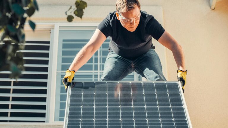 Comment choisir un installateur photovoltaïque RGE : critères clés