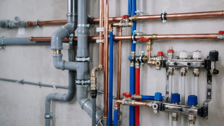 Comprendre la norme DTU 60.32 pour les installations de plomberie