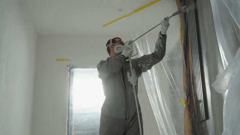 Que dit le DTU concernant les niveaux de finition de peinture ?