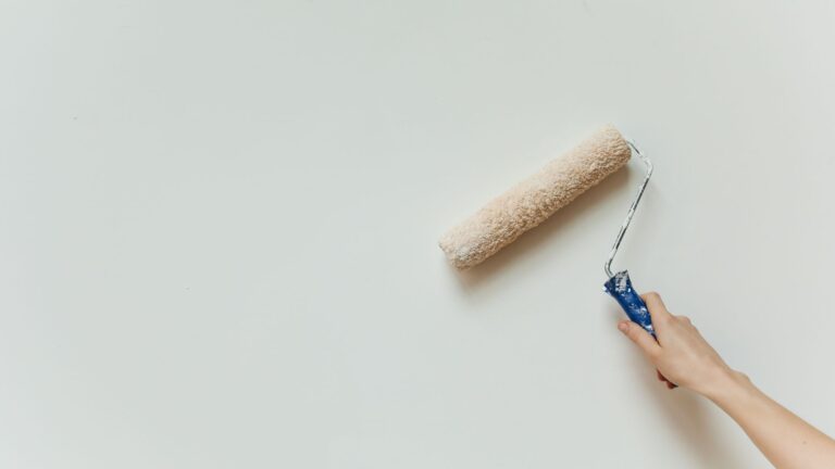 La peinture mate au plafond, un incontournable ?