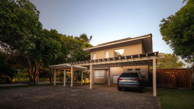 Installer un carport chez soi : démarche, choix modèle, guide de pose