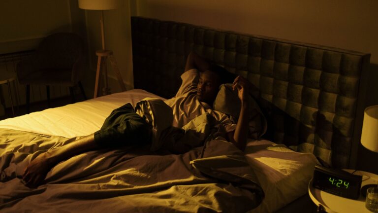 Mauvaise odeur dans la chambre la nuit : causes et solutions